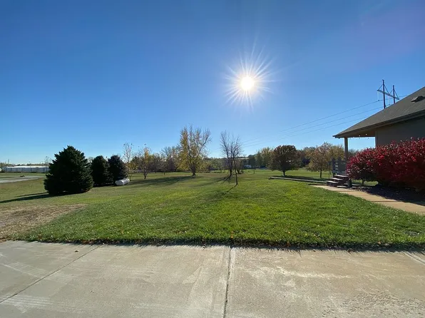 22051 Burr Oak Dr, Gretna, NE 68028