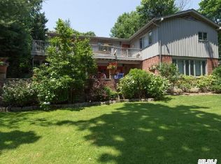 24 Colonial Dr, Manhasset, NY 11030