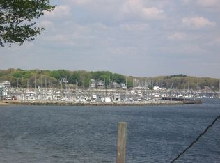 2 Herbert St, Warwick, RI 02818