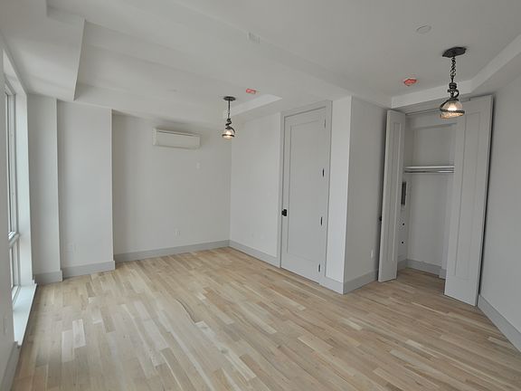 3rd image of 72 N Henry St #5RKA