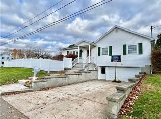 27 Hart St, Oswego, NY 13126