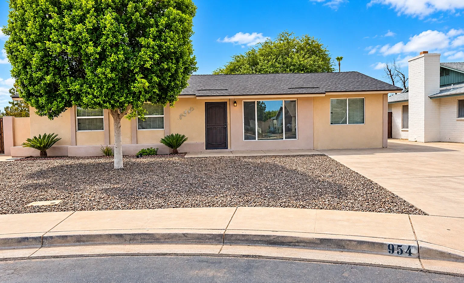 4 bed, 1800 sqft, $2,400 — Photo 1