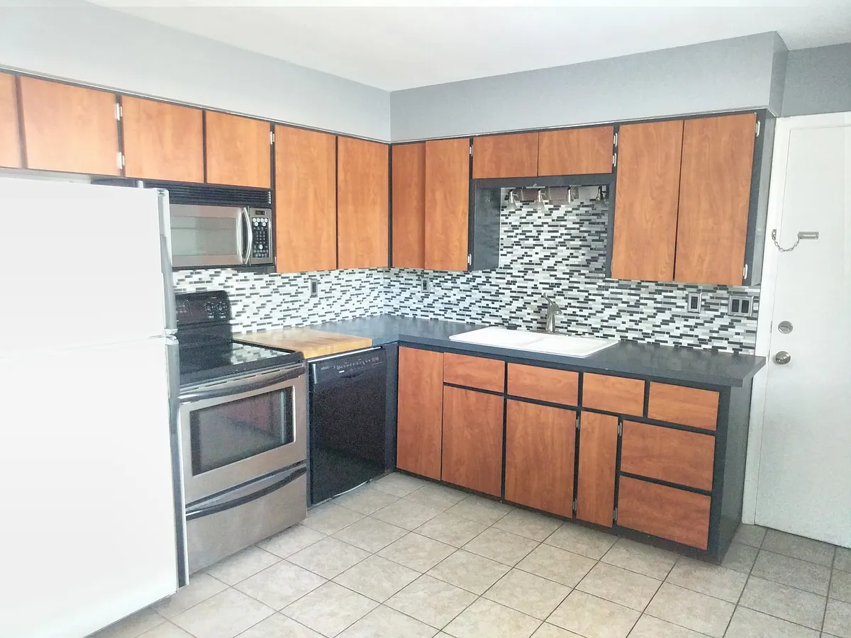 Building Photo - 8040 S Westnedge Ave #3