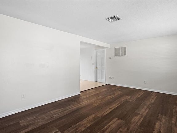 4th image of 4812 Longwood Ave