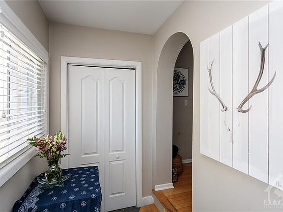 4th image of 227 Lebreton St N