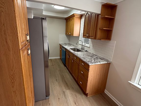 3rd image of 1668 Harwich Rd