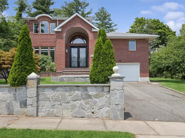 300 Ellen Place, Jericho, NY 11753