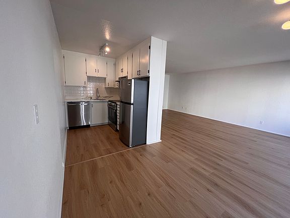 5th image of 885 Franklin St #102