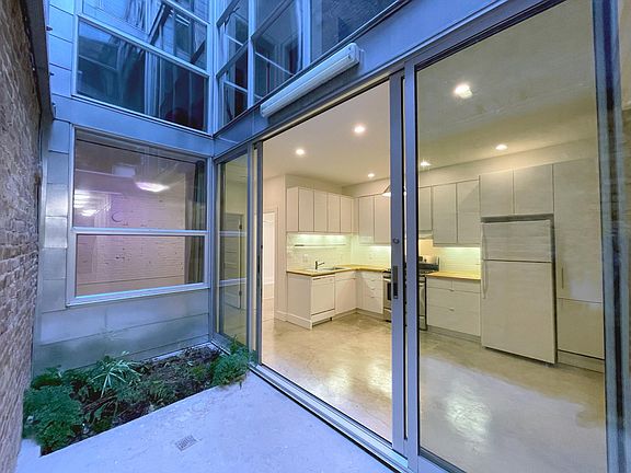 5th image of 715 Commercial St #A