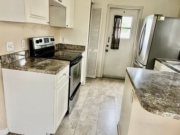 5th image of 7833 Chediston Cir