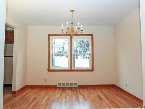 3rd image of 10942 Three Court Dr