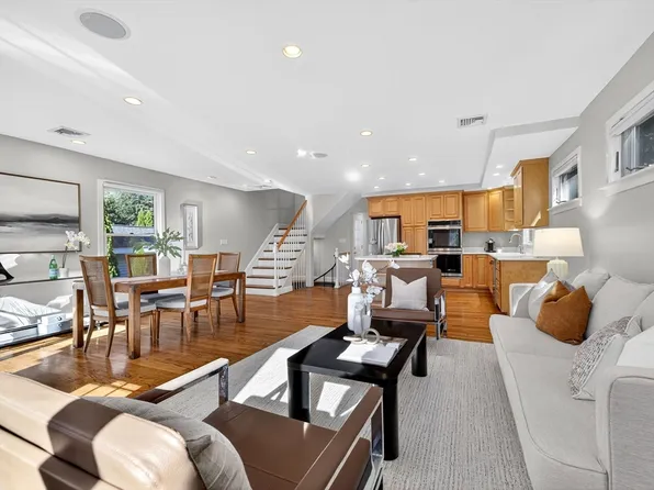 15 Crest Rd, Wayland, MA 01778