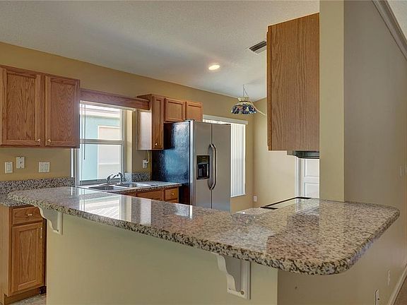 4th image of 848 NW Waterlily Pl