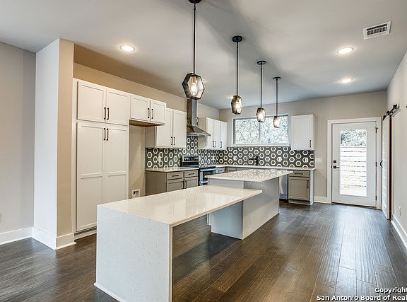5th image of 135 Rose Ln #202