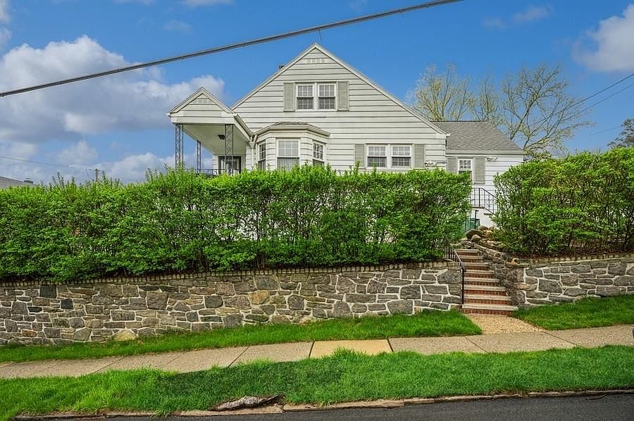 1st image of 310 Roberts Avenue