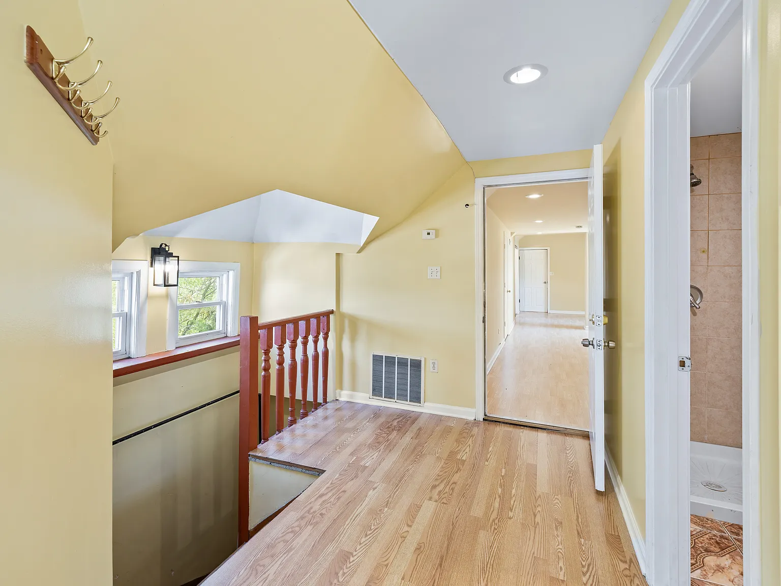 2 bed, 1100 sqft, $1,350 — Photo 2