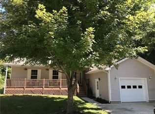 26 Mosers Pl, Candler, NC 28715