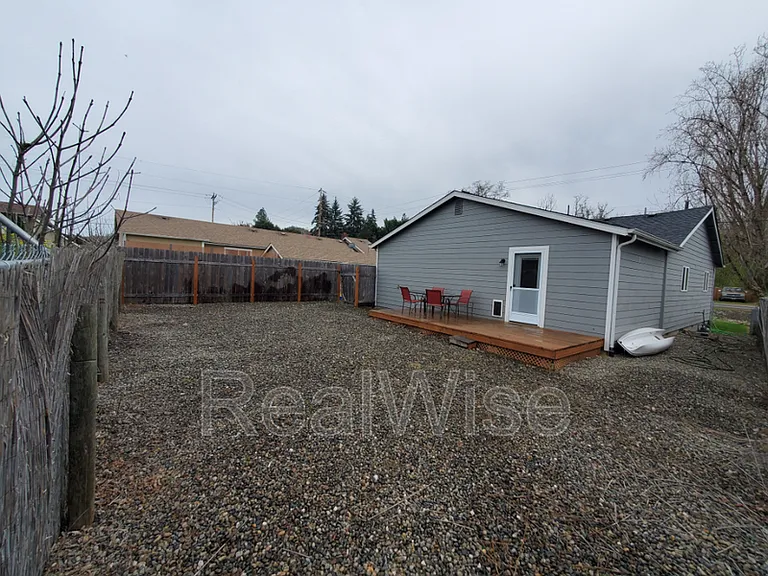 2564 NE Douglas Ave — Photo 27