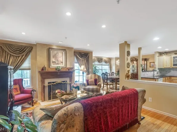 88 Lakeview Ct, Pompton Lakes Boro, NJ 07442