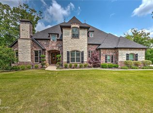 1447 Le Chesnay Dr, Centerton, AR 72719