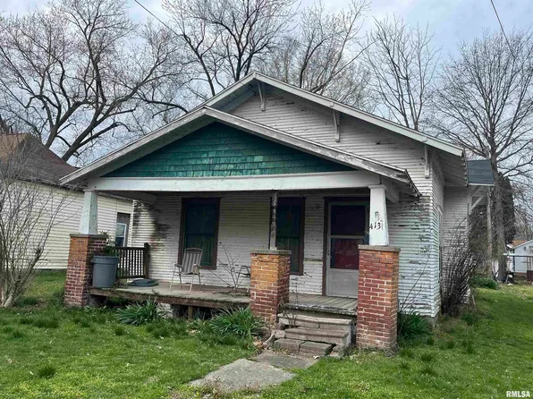 413 S Pearl St, Salem, IL 62881