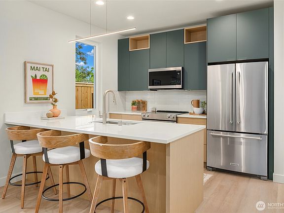 5th image of 112 29th Avenue E