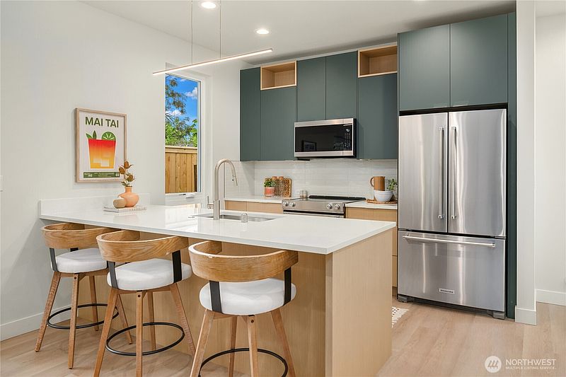 5th image of 110 29th Avenue E