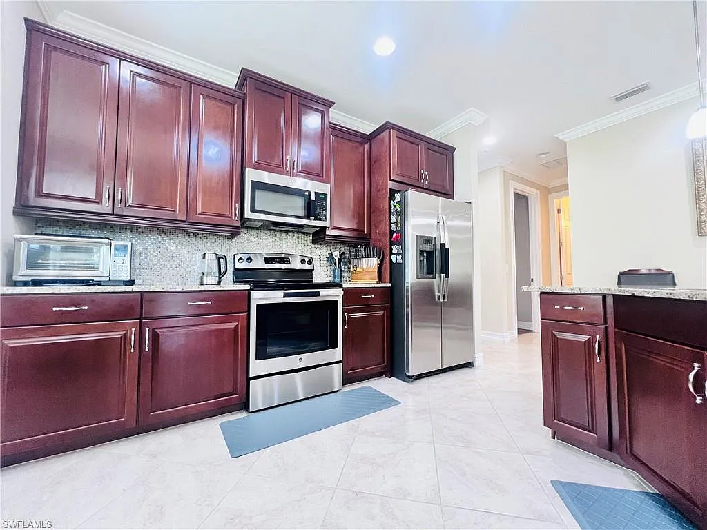 3 bed, 2.0 bath, 1541 sqft, $6,000 — Photo 3