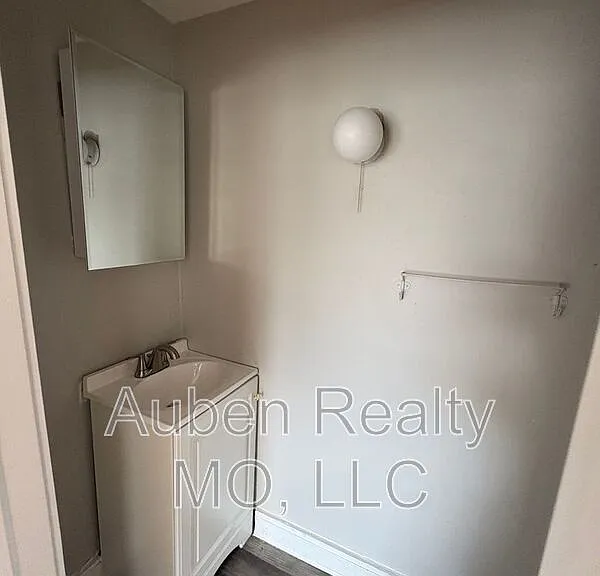 5304 Harrison St — Photo 7
