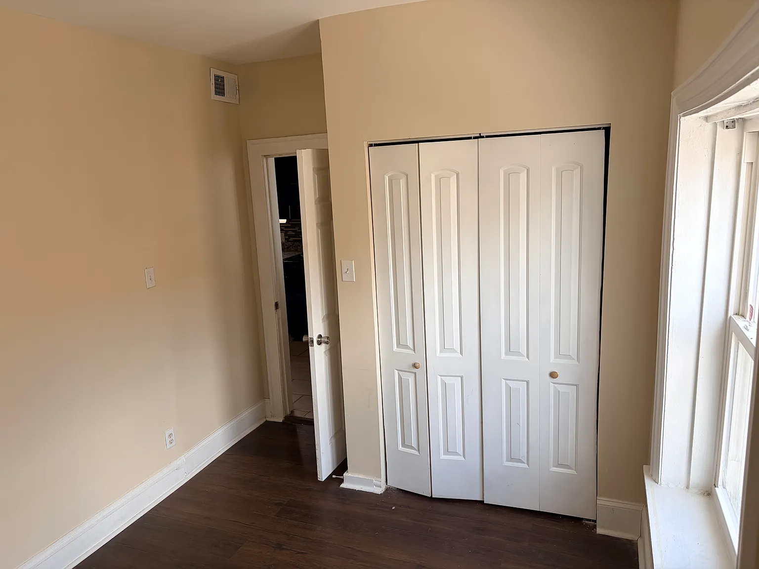 7831 S Cornell Ave — Photo 4