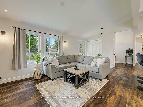 4th image of 1077 Queen St