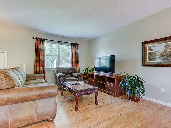 3rd image of 1905 Penwood Dr