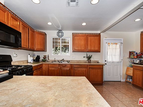 3rd image of 8835 Railton St
