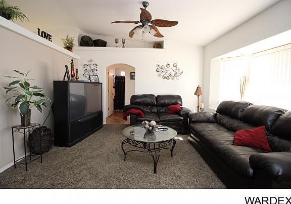 4th image of 3703 Bluegrass Dr
