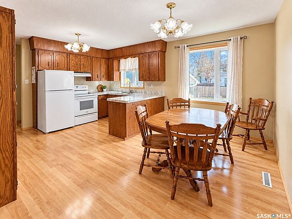 2nd image of 511 Central Avenue S