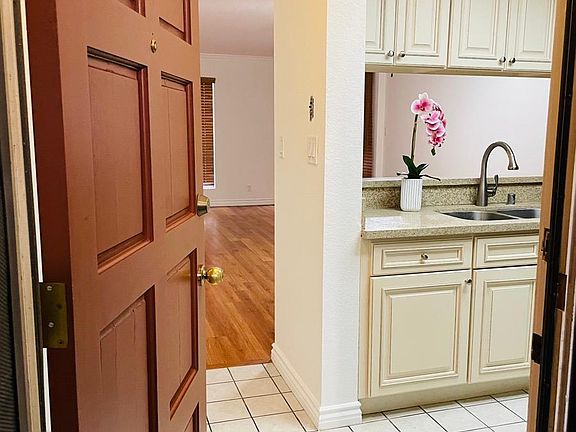 3rd image of 630 N Grand Ave APT 105