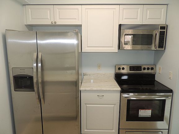 3rd image of 527 S Lincoln Ave