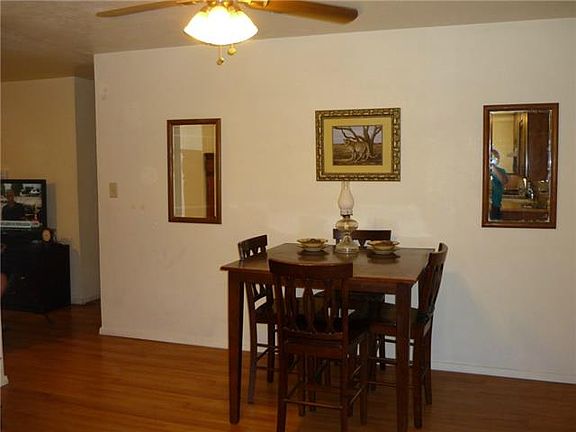 3rd image of 311 Bowles Ct
