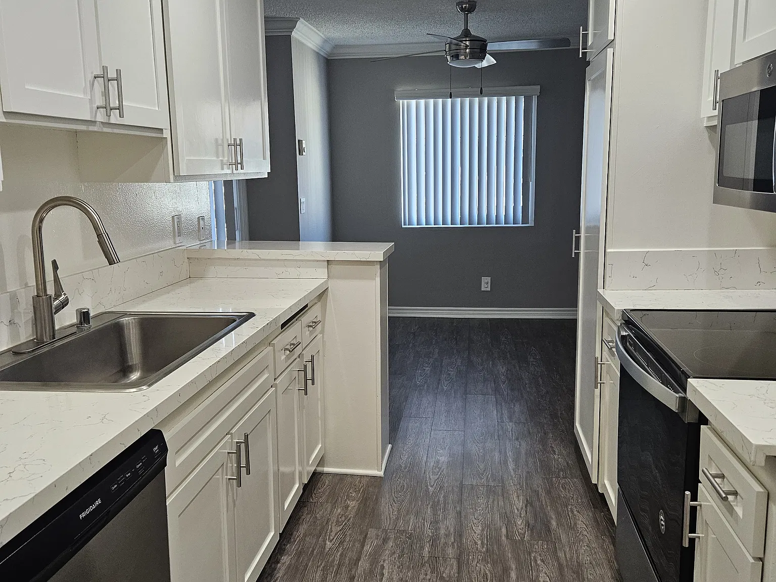 2 bed, 850 sqft, $2,975 — Photo 1