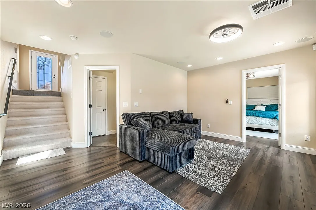 4 bed, 3.5 bath, 2471 sqft, $6,000 — Photo 4