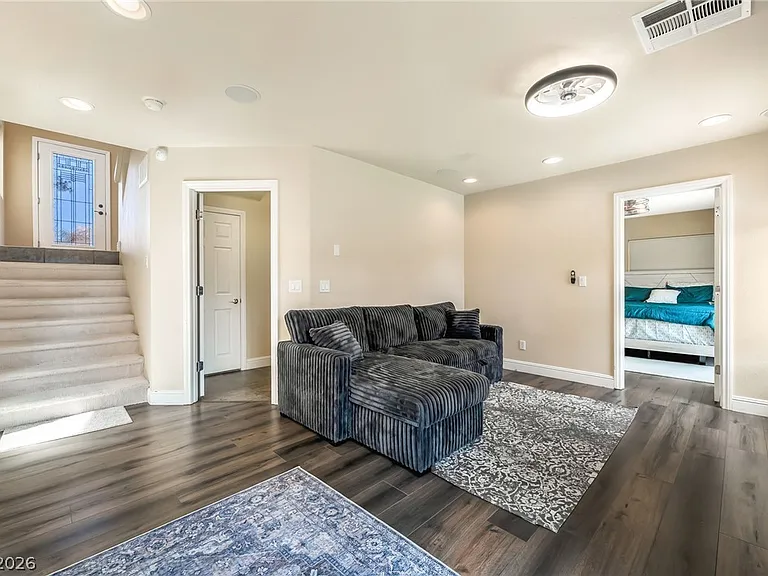 6877 Philharmonic Ave — Photo 4