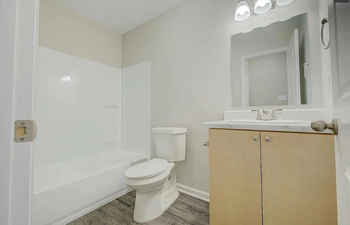 214 Poplar St - Poplar 7 — Photo 2