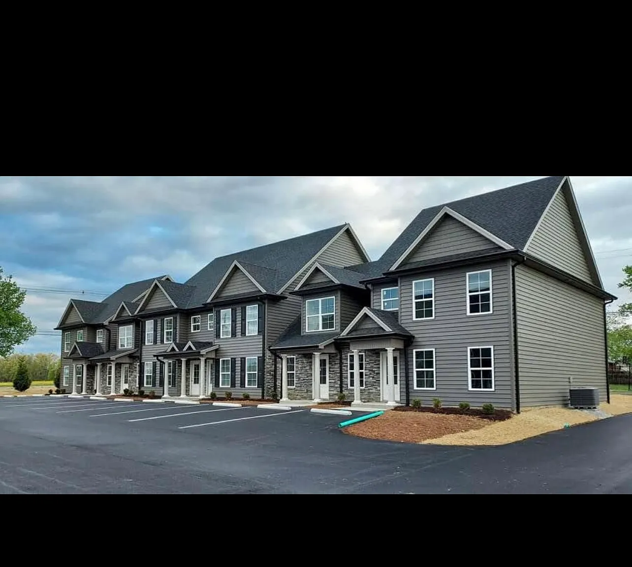 2 bed, 2.5 bath, 1500 sqft, $1,234 — Photo 1