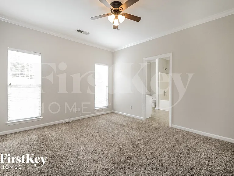 4872 Longmeadow Dr — Photo 8