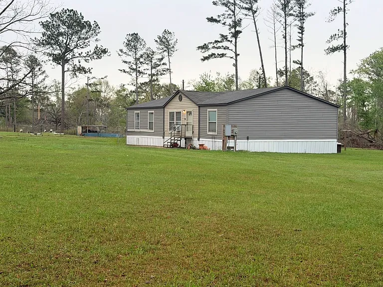 176 Pebble Ln — Photo 1