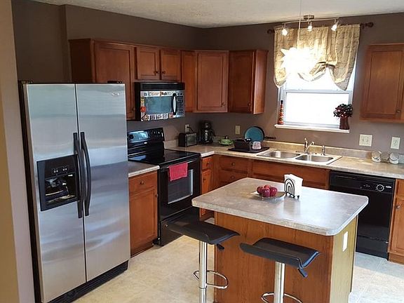 Kitchen with center island includes all appliances!