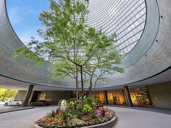 2nd image of 505 N Lake Shore Dr #181617