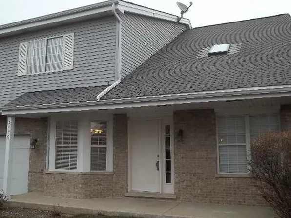 3490 Willowview Ct, Aurora, IL 60504