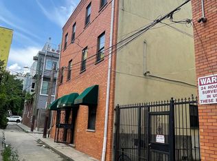 1425 W Flora St, Philadelphia, PA