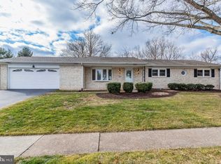 448 Woodcrest Dr, Mechanicsburg, PA 17050